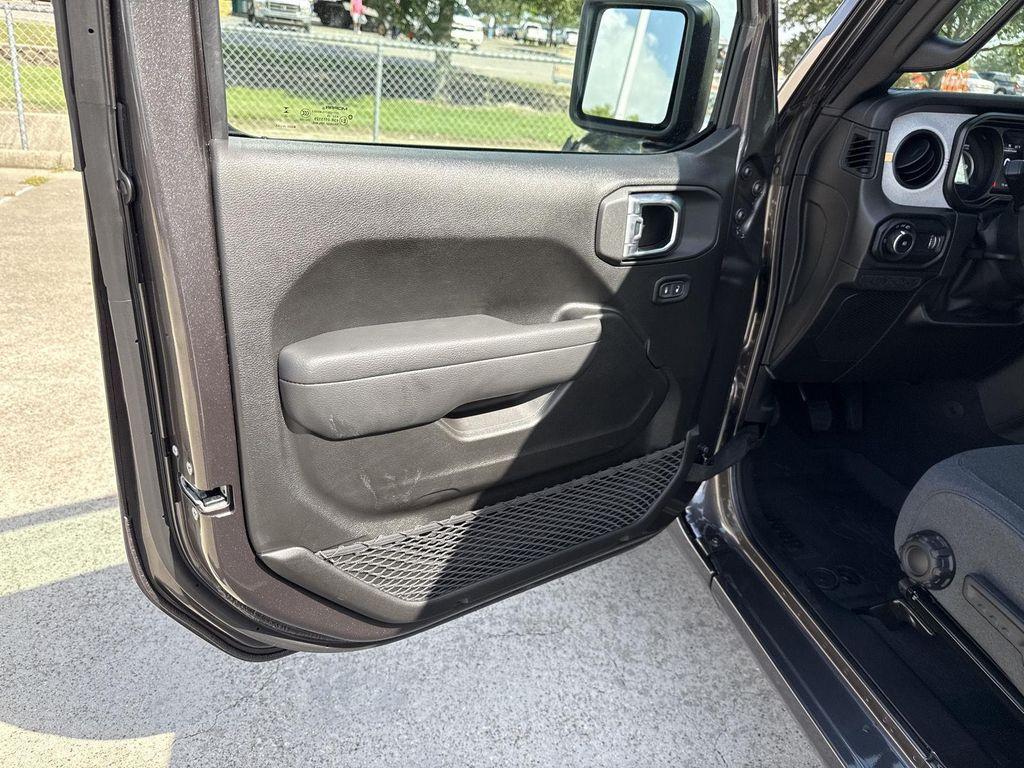 new 2025 Jeep Wrangler car, priced at $33,201
