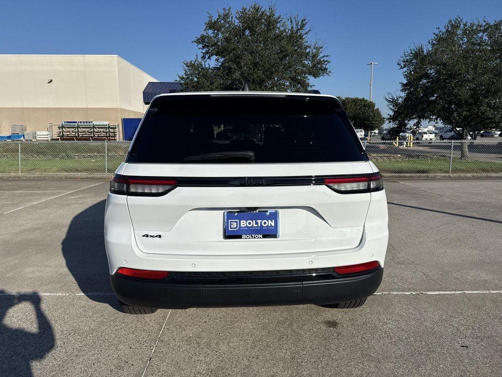 new 2025 Jeep Grand Cherokee car, priced at $38,690