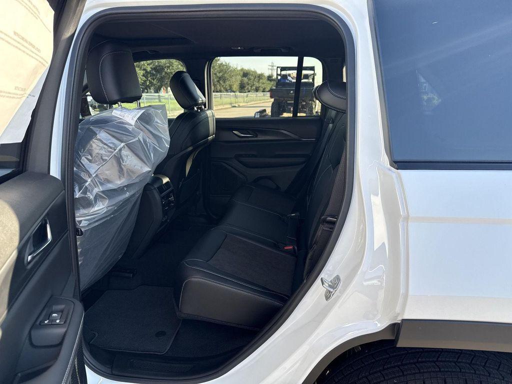 new 2025 Jeep Grand Cherokee car, priced at $38,690