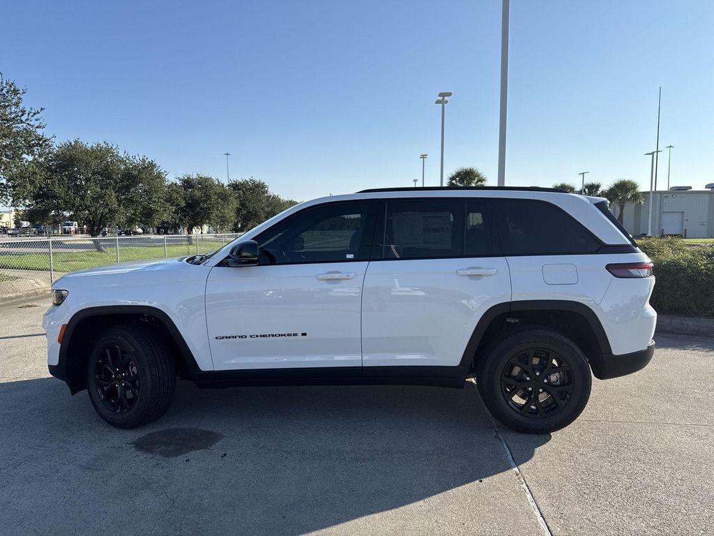 new 2025 Jeep Grand Cherokee car, priced at $38,690