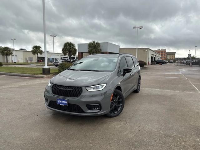 new 2025 Chrysler Pacifica car, priced at $48,704