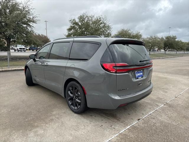 new 2025 Chrysler Pacifica car, priced at $48,704