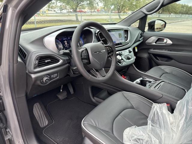 new 2025 Chrysler Pacifica car, priced at $47,704