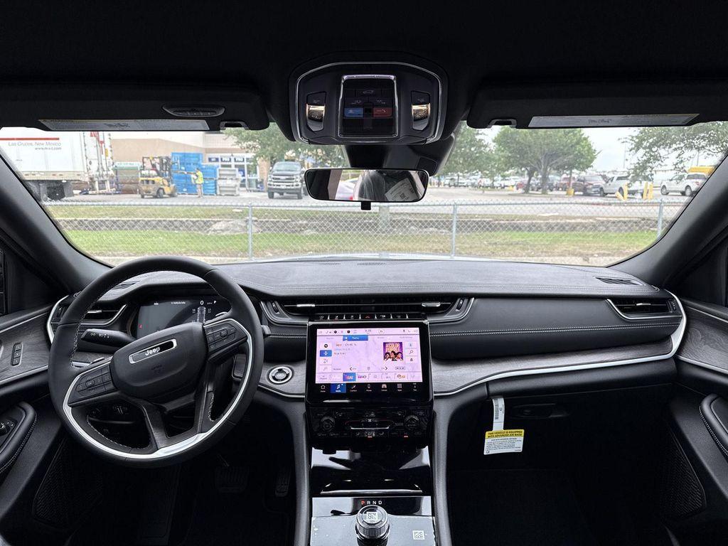 new 2025 Jeep Grand Cherokee car, priced at $32,925