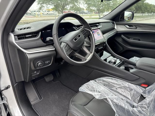 new 2025 Jeep Grand Cherokee car, priced at $41,995