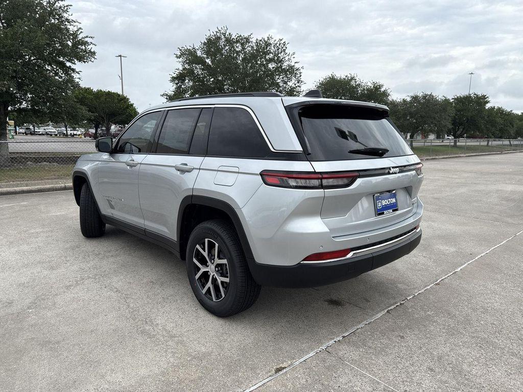 new 2025 Jeep Grand Cherokee car, priced at $32,925