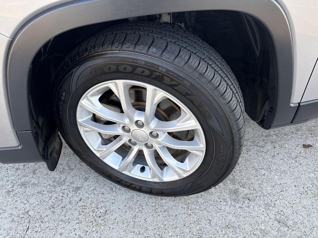 used 2021 Jeep Cherokee car, priced at $16,545