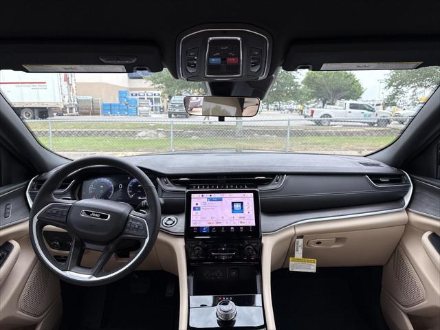 new 2025 Jeep Grand Cherokee car, priced at $41,995