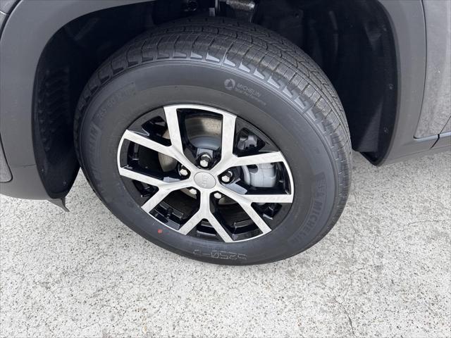 new 2025 Jeep Grand Cherokee car, priced at $41,995