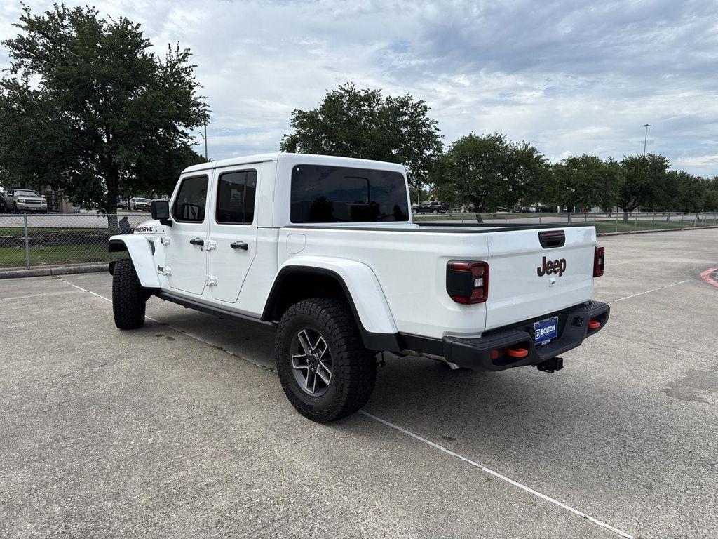 new 2025 Jeep Gladiator car, priced at $43,676
