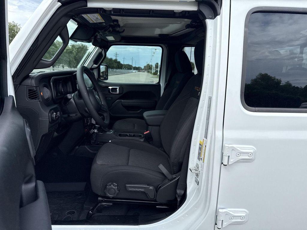 new 2025 Jeep Gladiator car, priced at $43,676