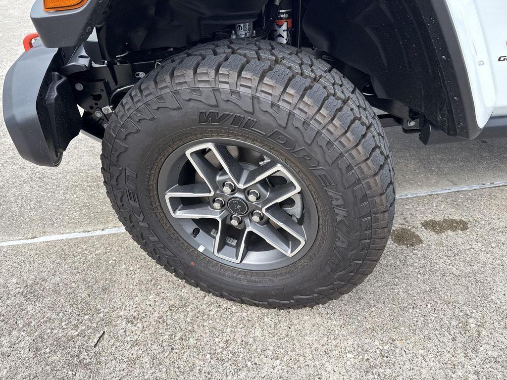 new 2025 Jeep Gladiator car, priced at $43,676