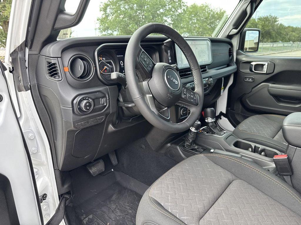 new 2025 Jeep Gladiator car, priced at $43,676