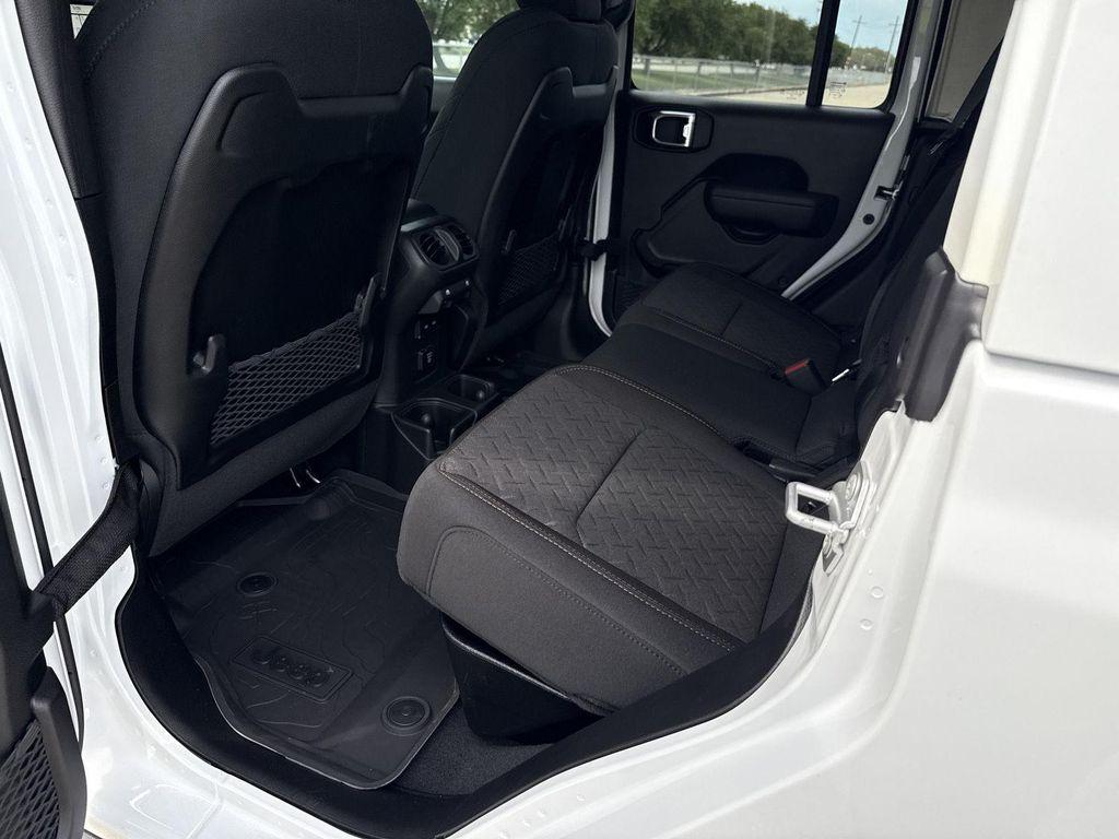 new 2025 Jeep Gladiator car, priced at $43,676