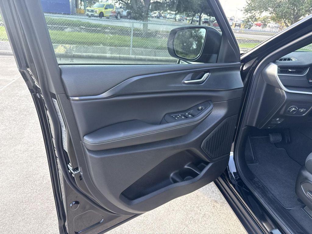 new 2025 Jeep Grand Cherokee L car, priced at $34,832