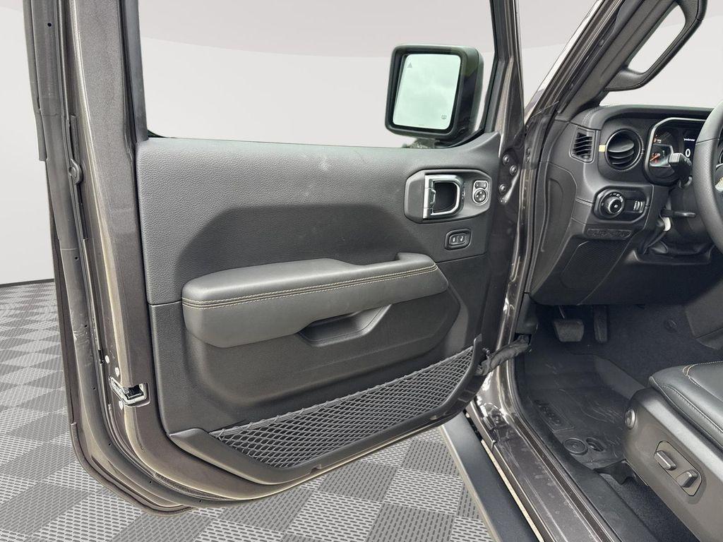 new 2025 Jeep Wrangler car, priced at $94,731