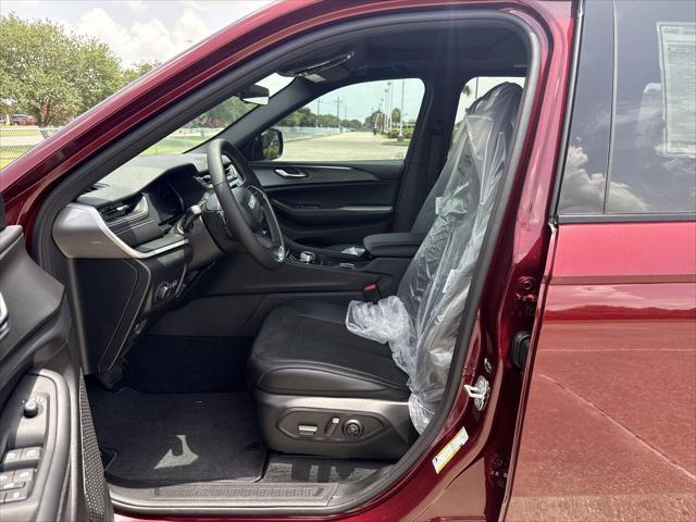 new 2025 Jeep Grand Cherokee car, priced at $39,596