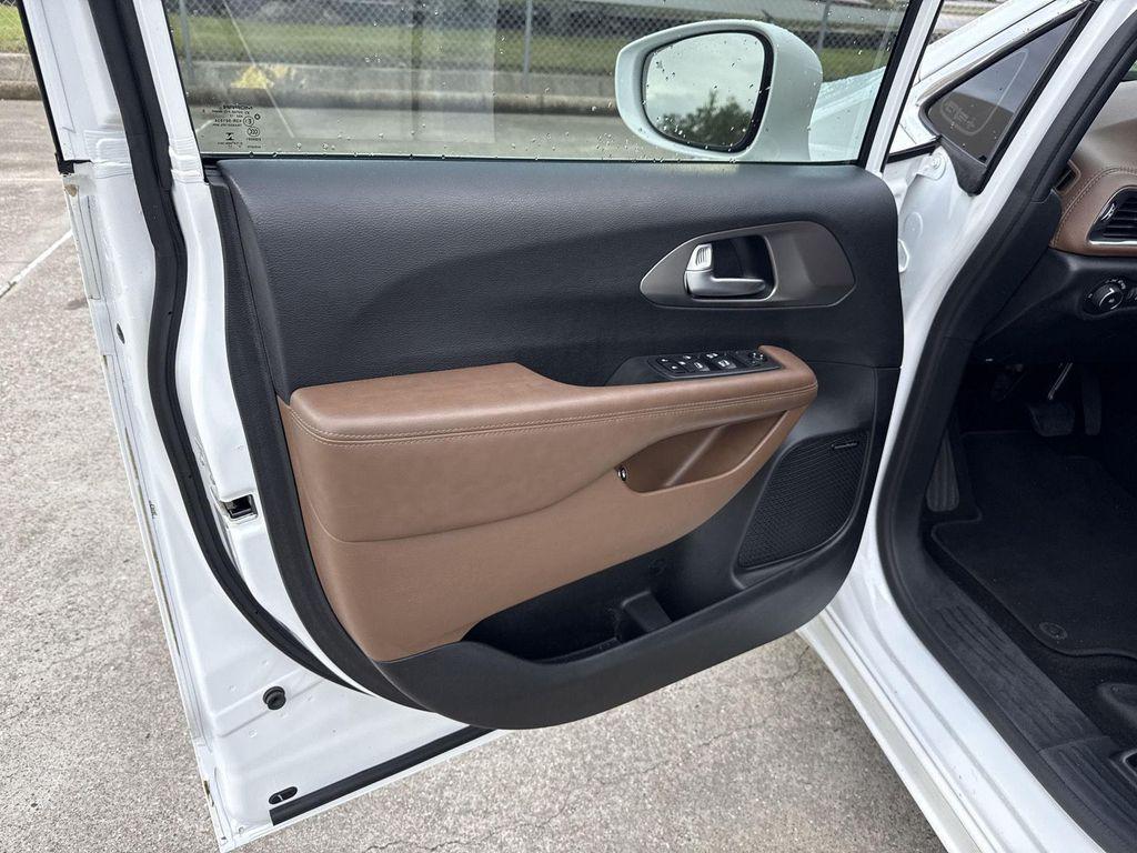 used 2018 Chrysler Pacifica Hybrid car, priced at $18,732