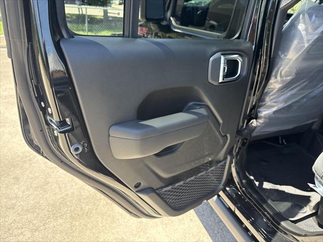 new 2025 Jeep Gladiator car, priced at $48,662