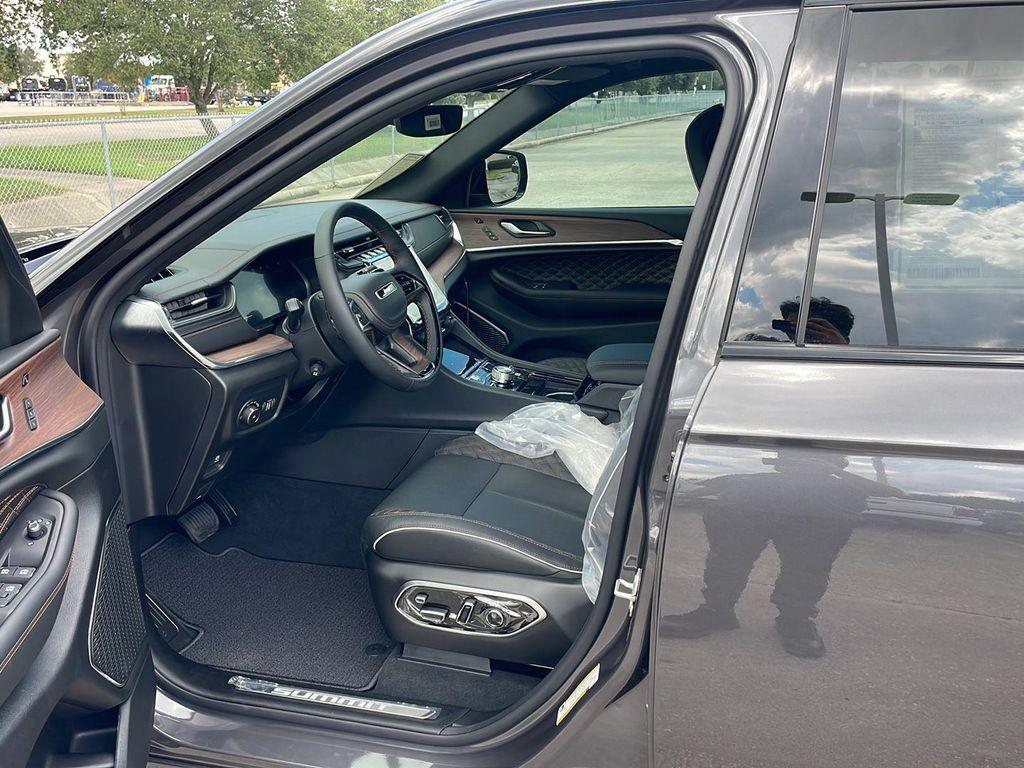 new 2025 Jeep Grand Cherokee car, priced at $56,641