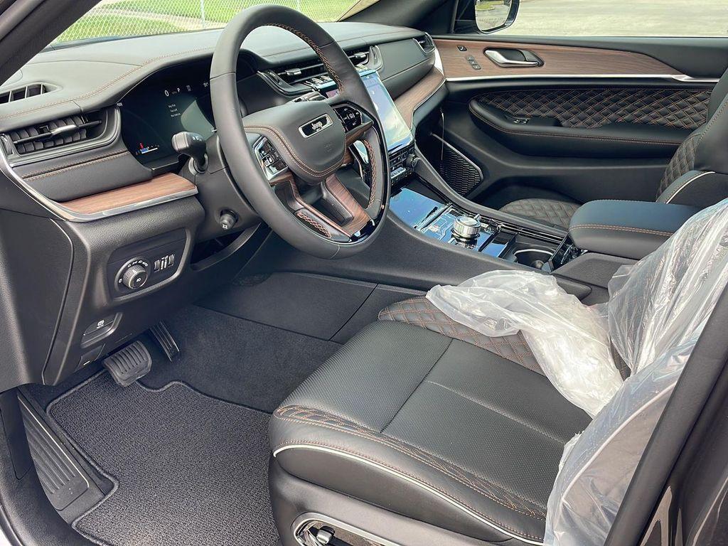 new 2025 Jeep Grand Cherokee car, priced at $56,641