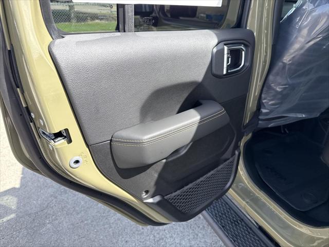 new 2025 Jeep Gladiator car, priced at $42,824