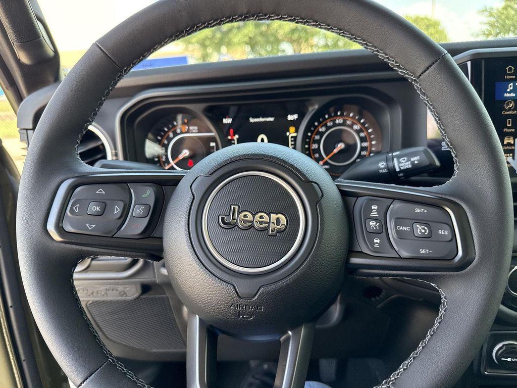 new 2025 Jeep Gladiator car, priced at $41,274