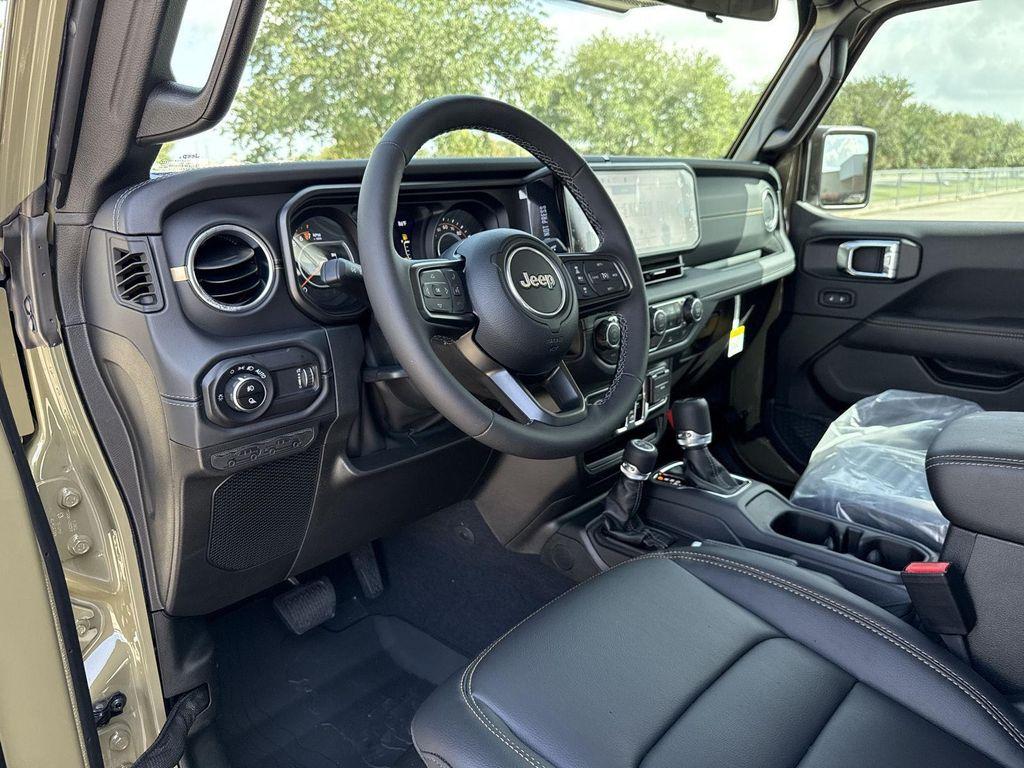 new 2025 Jeep Gladiator car, priced at $41,274