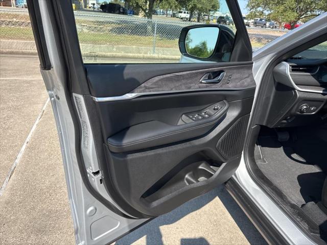 new 2025 Jeep Grand Cherokee car, priced at $40,932