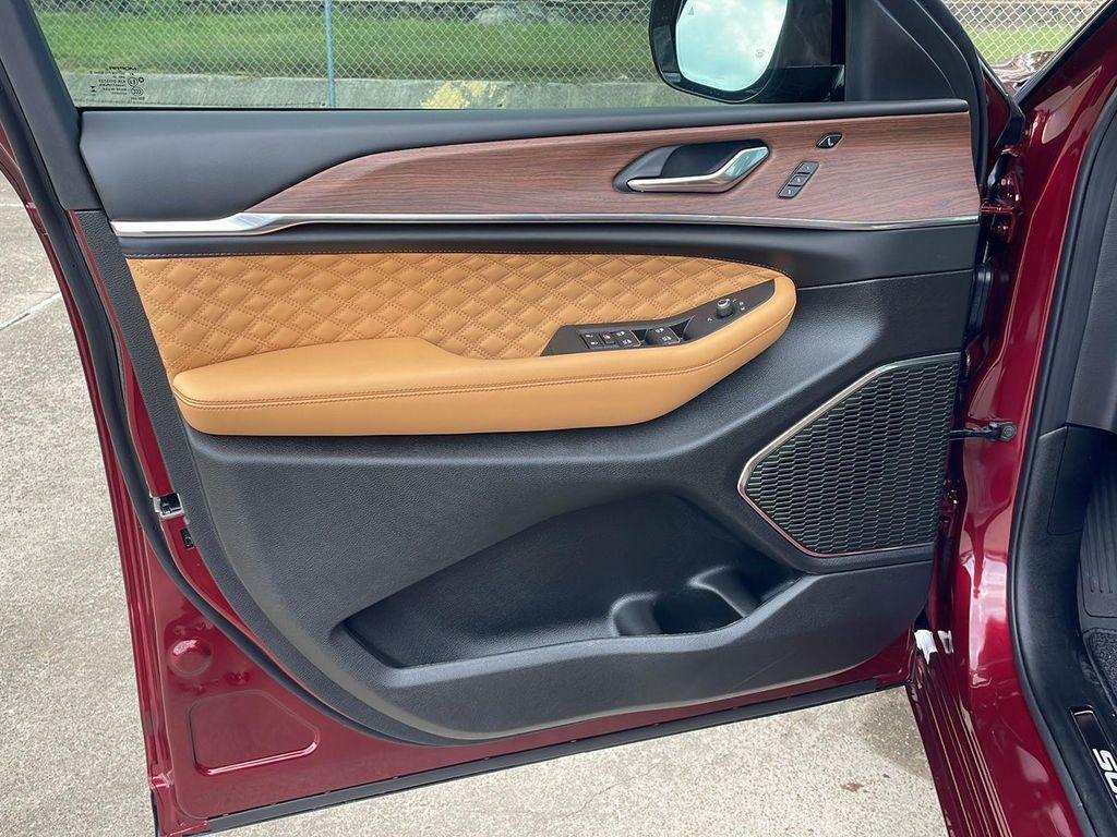 new 2025 Jeep Grand Cherokee car, priced at $54,368