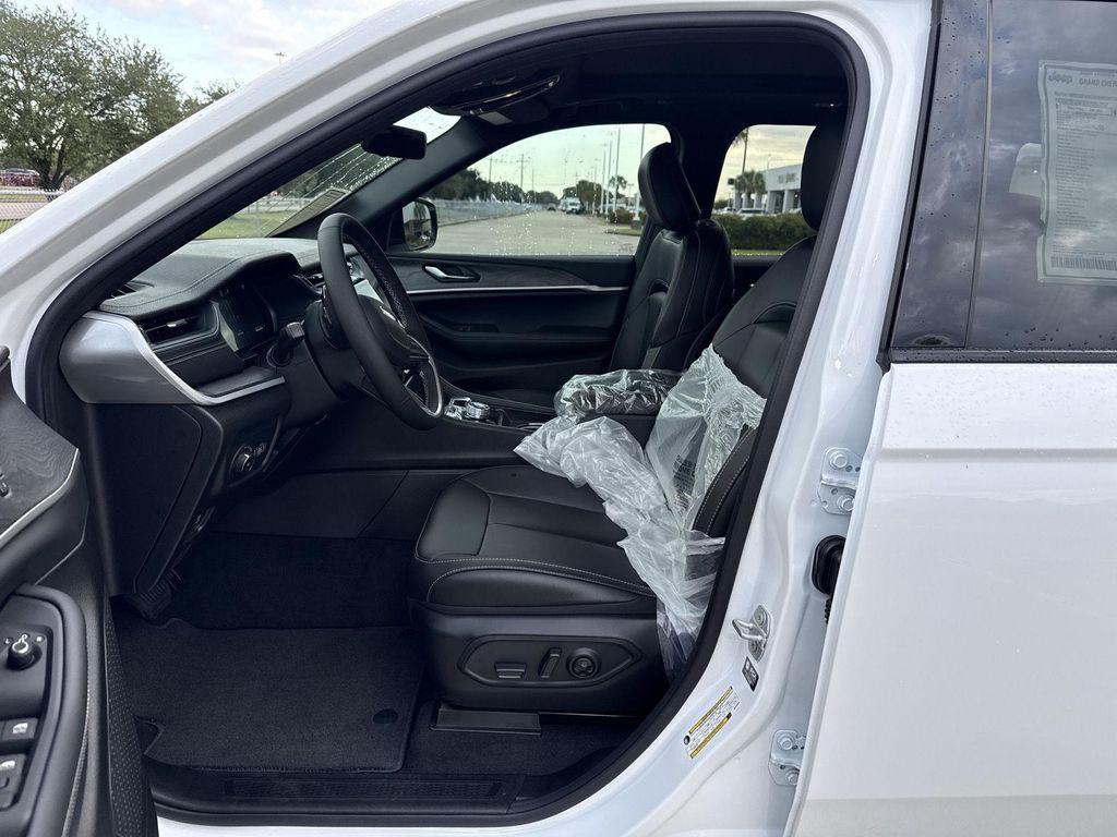 new 2025 Jeep Grand Cherokee car, priced at $39,652