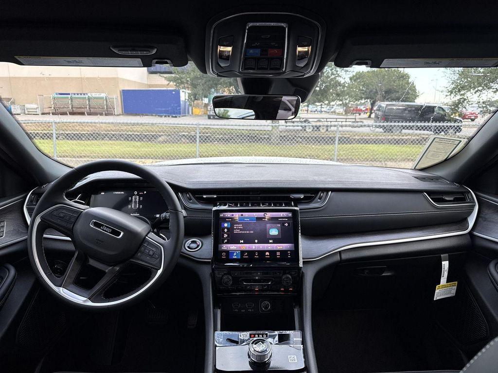 new 2025 Jeep Grand Cherokee car, priced at $39,652