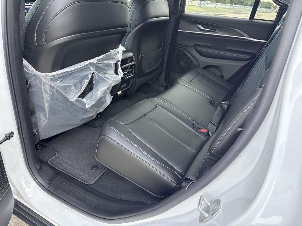 new 2025 Jeep Grand Cherokee car, priced at $39,652