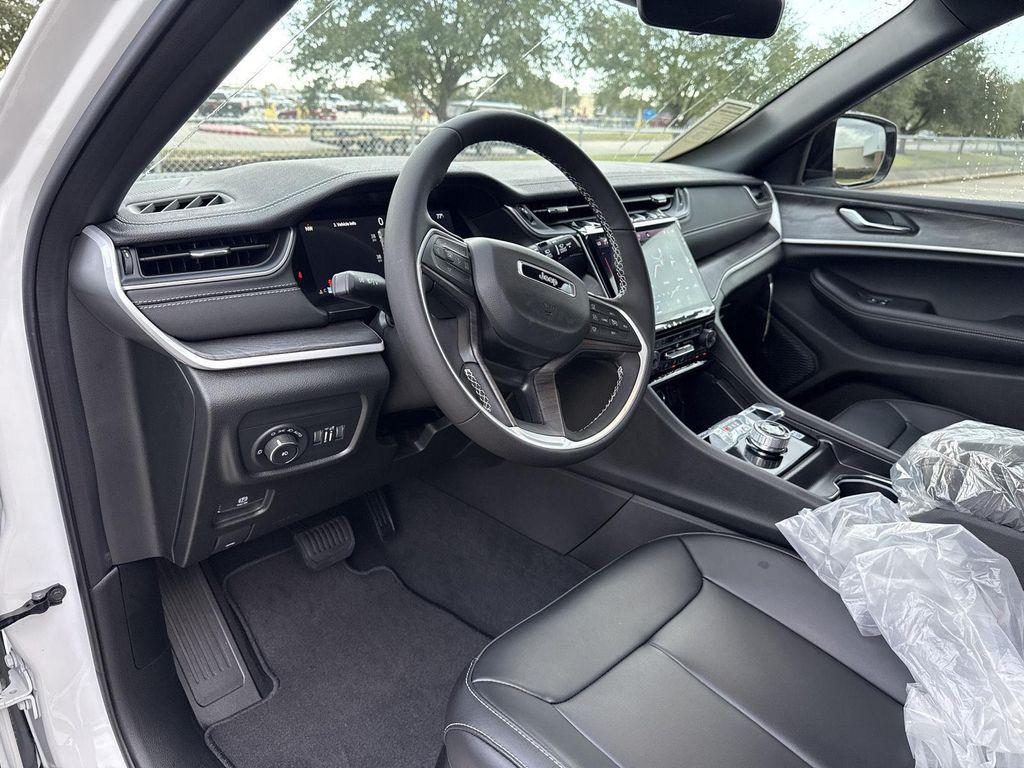 new 2025 Jeep Grand Cherokee car, priced at $39,652