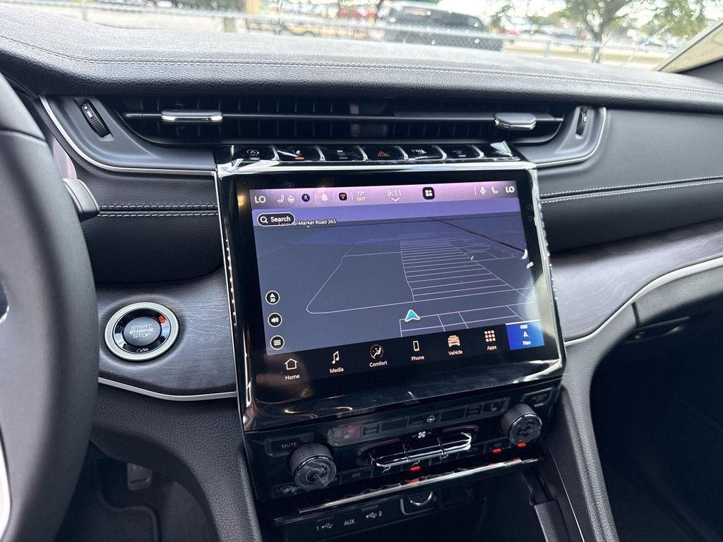 new 2025 Jeep Grand Cherokee car, priced at $39,652