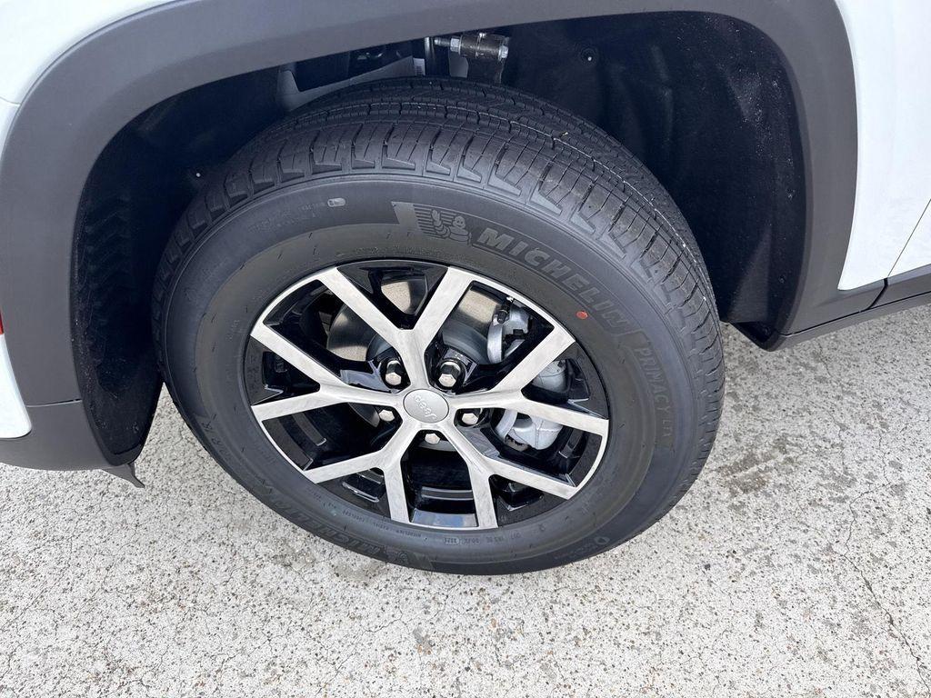 new 2025 Jeep Grand Cherokee car, priced at $39,652