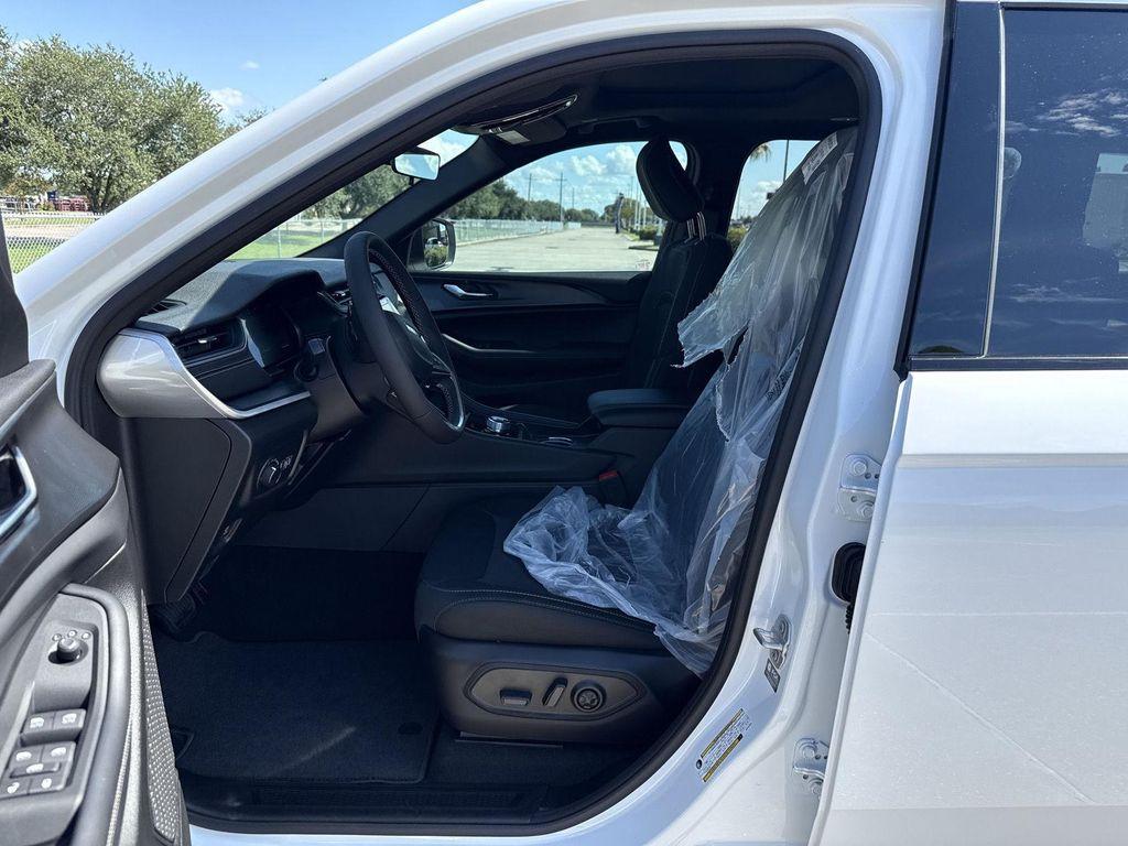 new 2025 Jeep Grand Cherokee L car, priced at $34,896