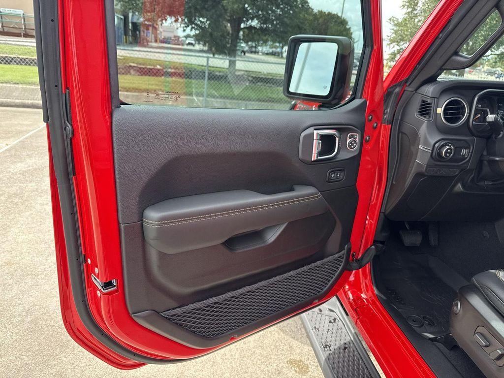 new 2025 Jeep Gladiator car, priced at $44,140