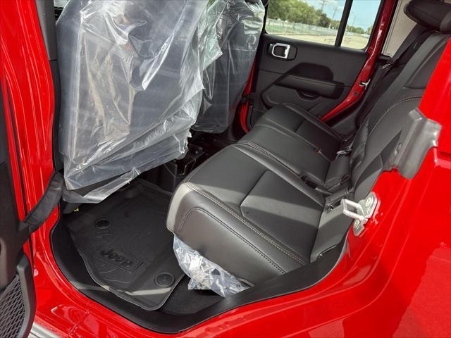 new 2025 Jeep Gladiator car, priced at $43,990