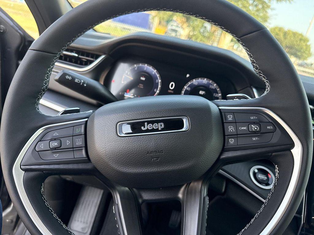 new 2025 Jeep Grand Cherokee car, priced at $39,726