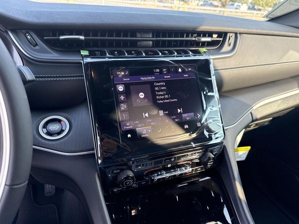 new 2025 Jeep Grand Cherokee car, priced at $39,726