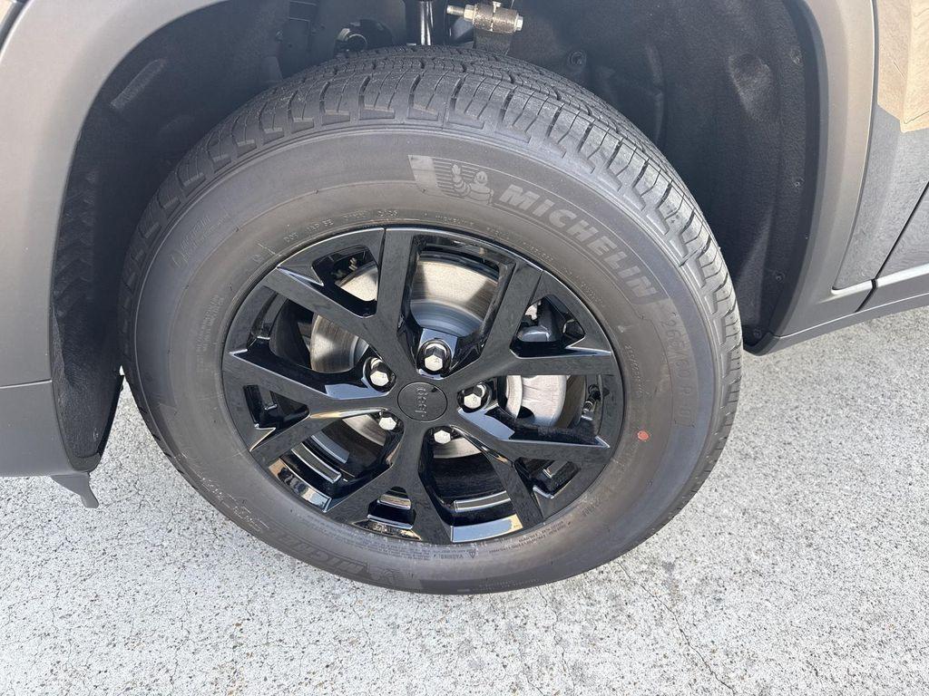 new 2025 Jeep Grand Cherokee car, priced at $39,726