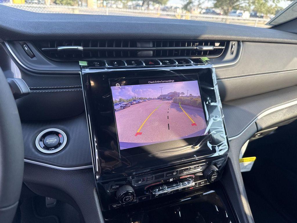 new 2025 Jeep Grand Cherokee car, priced at $39,726