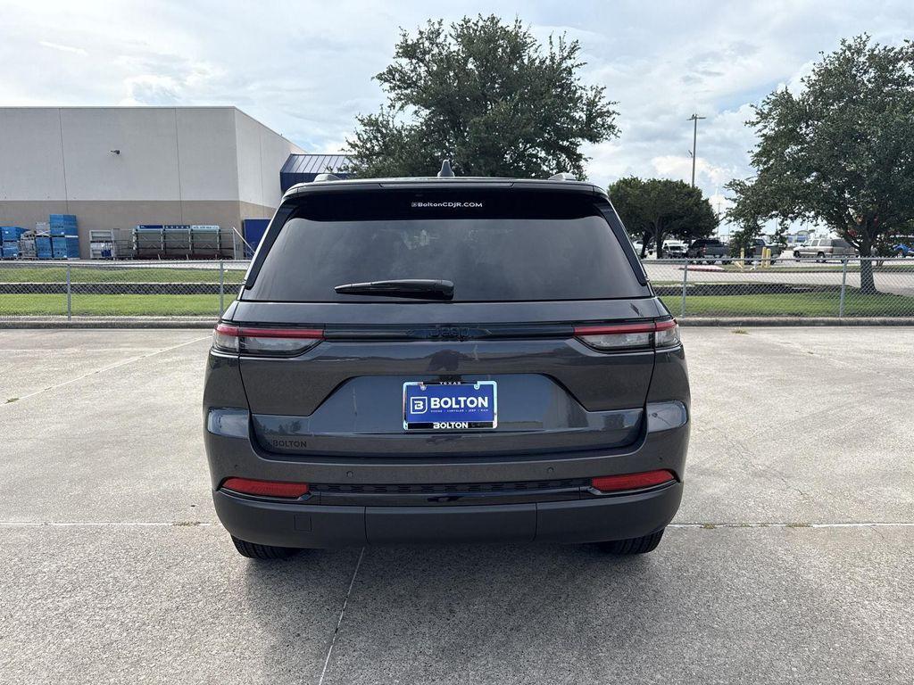 new 2025 Jeep Grand Cherokee car, priced at $38,762