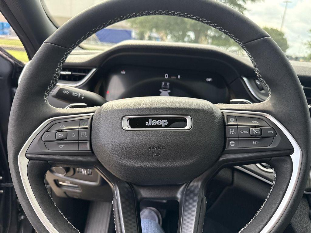 new 2025 Jeep Grand Cherokee car, priced at $38,762