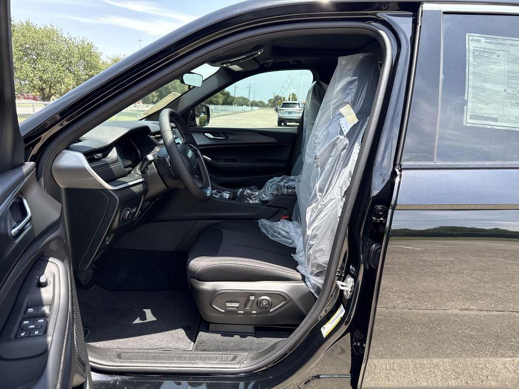 new 2025 Jeep Grand Cherokee car, priced at $33,348
