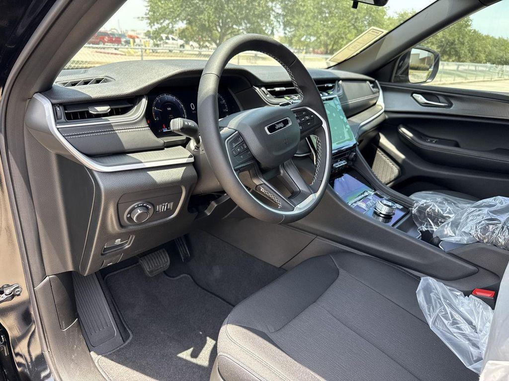 new 2025 Jeep Grand Cherokee car, priced at $33,348