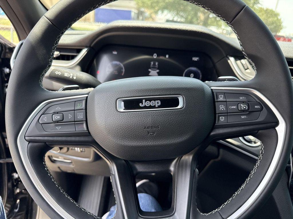 new 2025 Jeep Grand Cherokee car, priced at $33,348