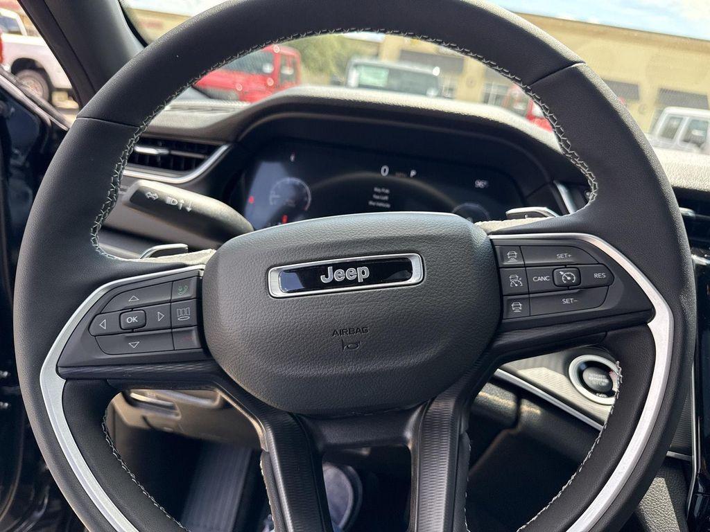 new 2025 Jeep Grand Cherokee car, priced at $37,266