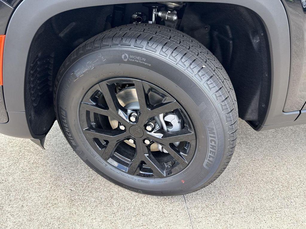 new 2025 Jeep Grand Cherokee car, priced at $37,266